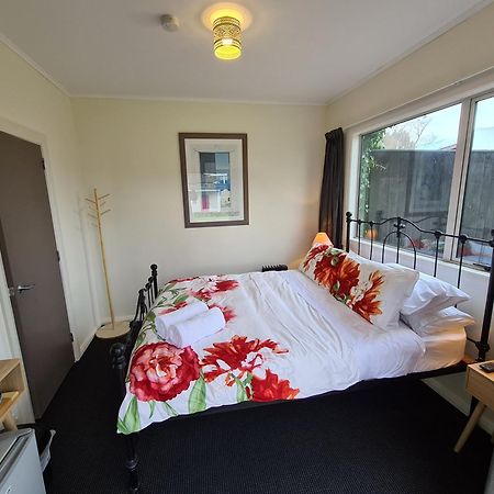 Central Masterton Sleepout Exteriör bild